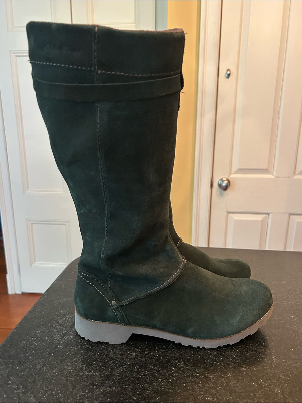 Eddie Bauer Green Suede Lodge Boots - Size 11